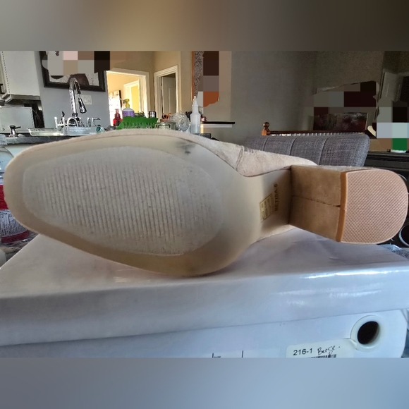 NIB! Suede Lace-Up Block Heel Booties size 10 Cape Robbin - Picture 6 of 8